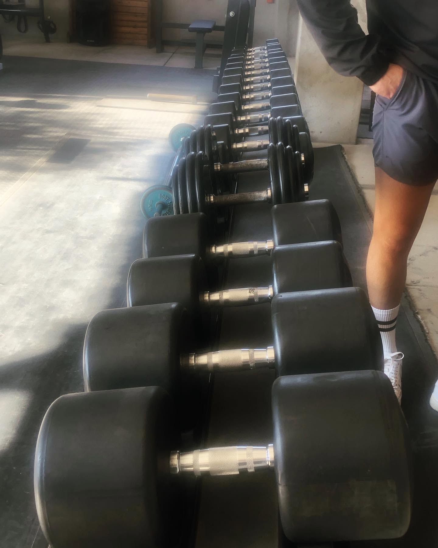 Dumbbell rack in the Outfit Namibia strength area