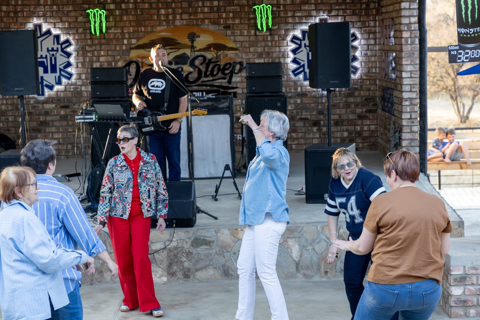 Guests dancing in front of a live band on the Oppie Stoep stage